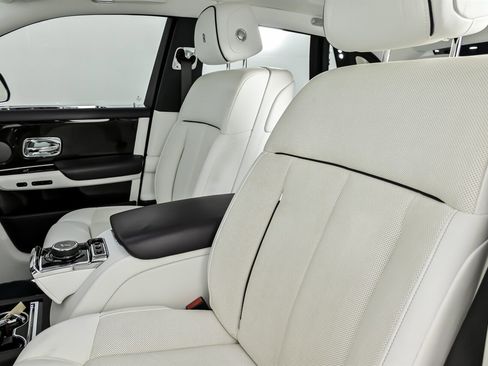 Used 2018 Rolls-Royce Phantom Sedan image 23