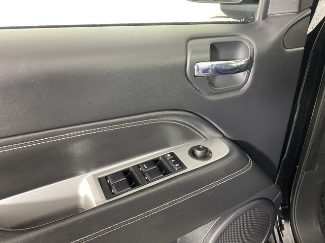 Used 2016 Jeep Compass High Altitude AWD/4WD image 13