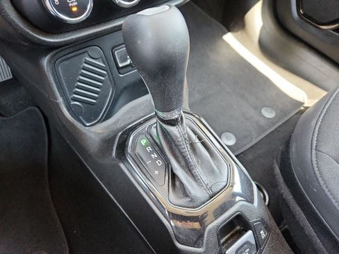 Certified 2017 Jeep Renegade Altitude FWD image 23
