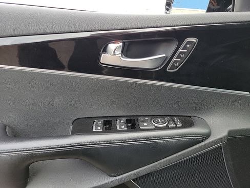 Used 2016 Kia Sorento SX image 17