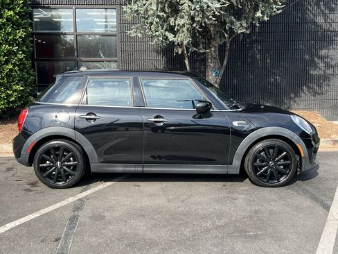 Used 2021 MINI Cooper 4-Door Hardtop image 18