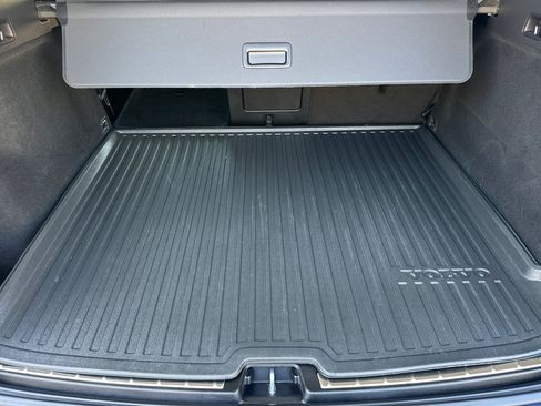 Certified 2023 Volvo XC60 B5 Plus w/ Climate Package FWD image 17