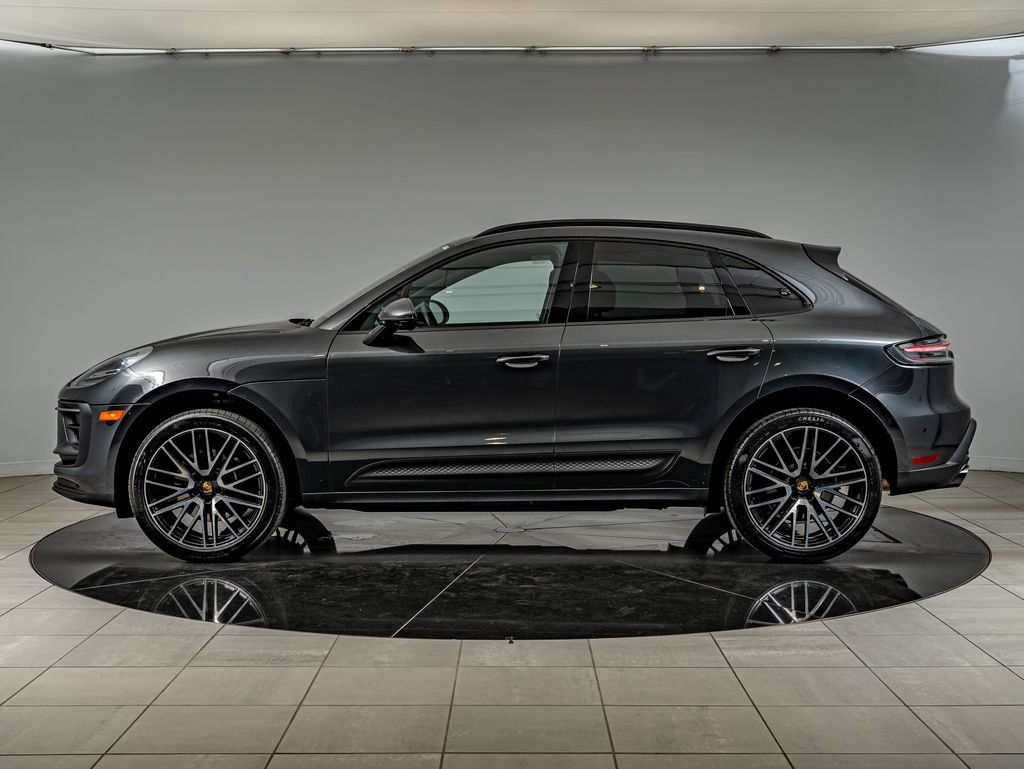 Certified 2026 Porsche Macan AWD/4WD image 2