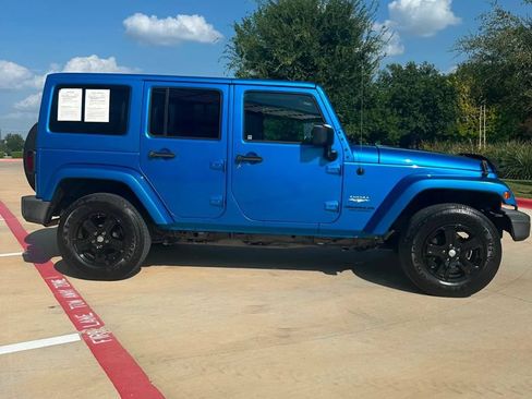 Used 2015 Jeep Wrangler Unlimited Sahara w/ Dual Top Group AWD/4WD image 4