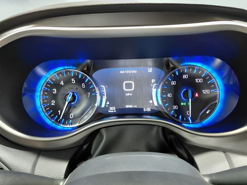 Used 2025 Chrysler Pacifica Select FWD image 25