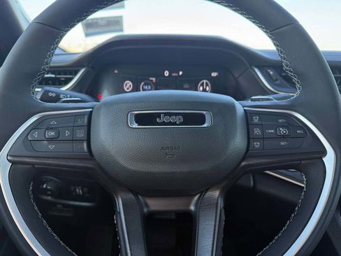 New 2025 Jeep Grand Cherokee L Limited image 18