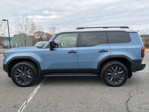 Used 2024 Toyota Land Cruiser image 5