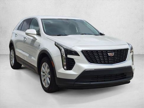 Used 2023 Cadillac XT4 Luxury w/ Driver Awareness Package FWD image 3