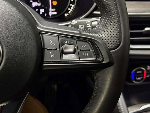 Used 2022 Alfa Romeo Stelvio Ti image 18