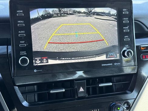 Used 2022 Toyota Camry SE w/ Cold Weather Package image 5