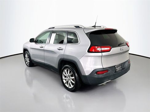 Used 2018 Jeep Cherokee Limited image 5