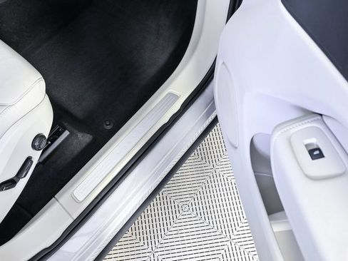 Certified 2024 Volvo XC60 B5 Plus AWD/4WD image 25