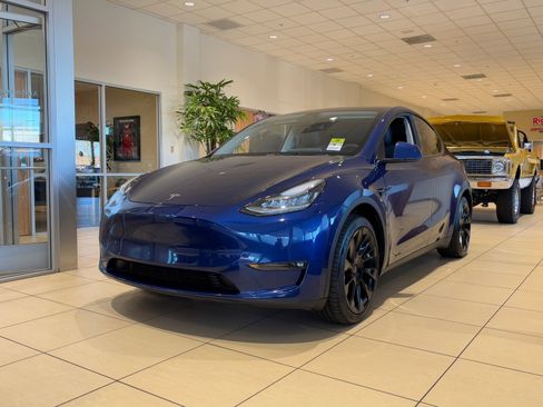 Used 2021 Tesla Model Y Long Range image 2