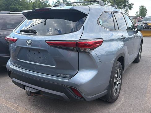 Used 2020 Toyota Highlander XLE AWD/4WD image 7