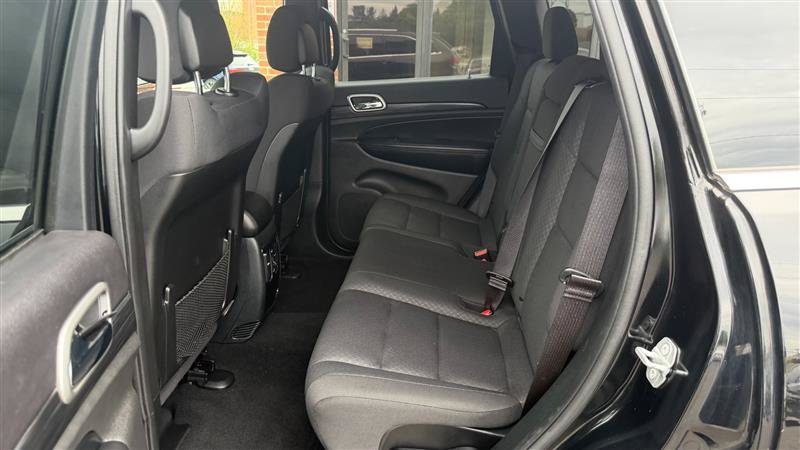 Used 2020 Jeep Grand Cherokee Laredo AWD/4WD image 17