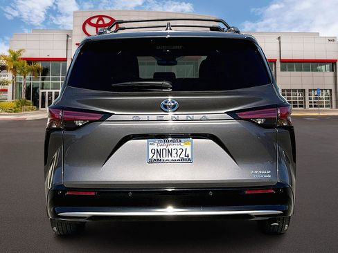 Certified 2024 Toyota Sienna Limited image 4