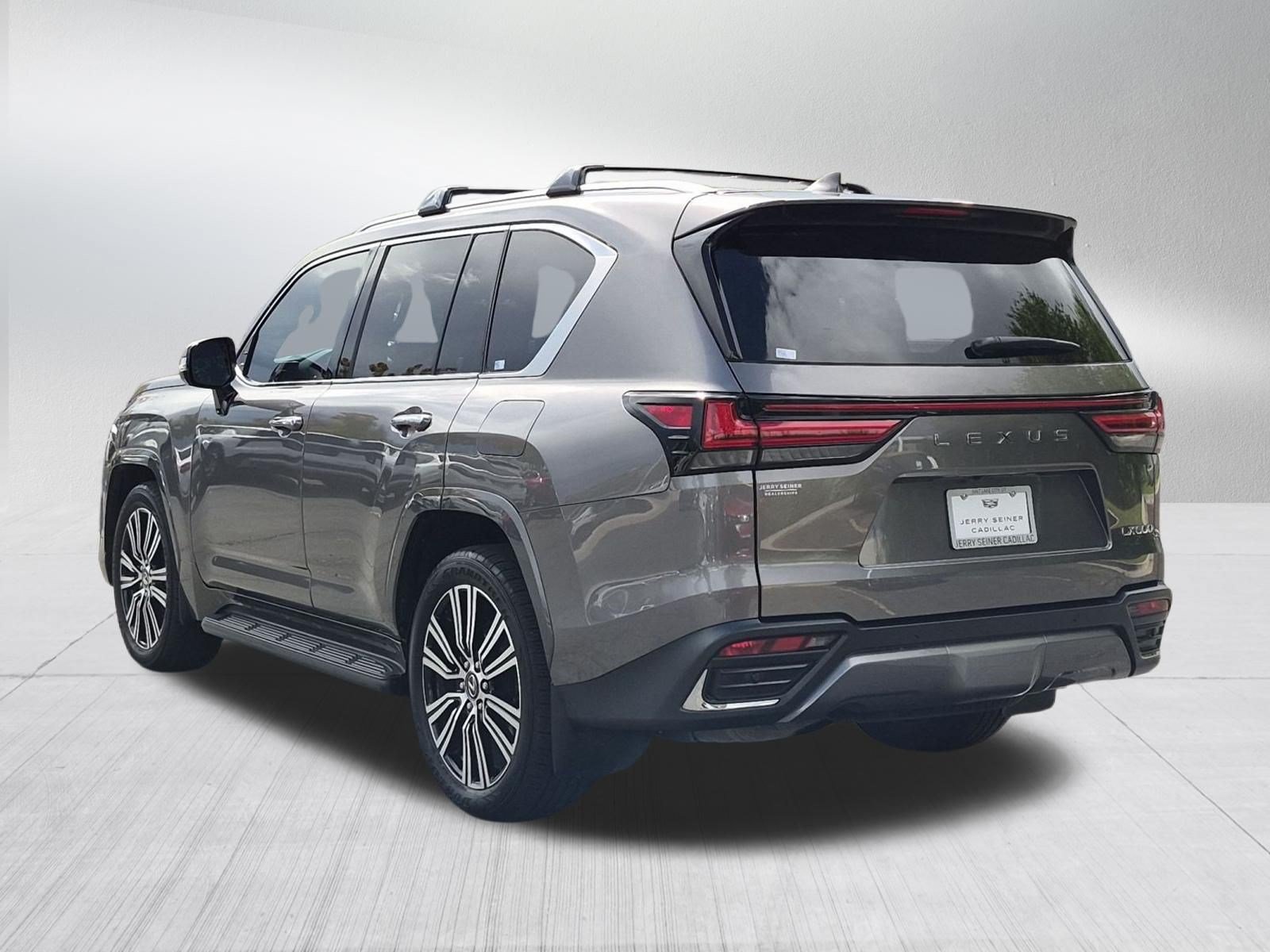 Used 2024 Lexus LX 600 4WD w/ Luxury Package image 4