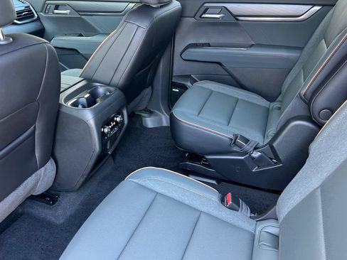 New 2026 GMC Acadia AT4 w/ Luxury Package AWD/4WD image 9