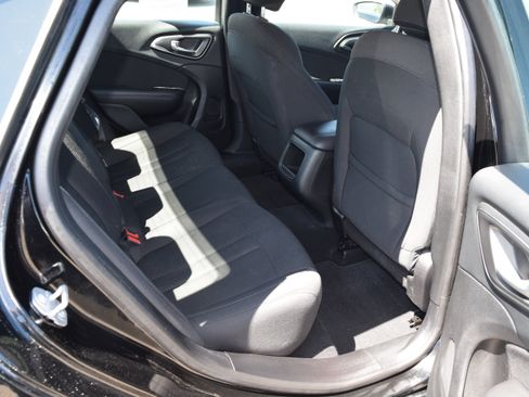 Used 2015 Chrysler 200 Limited w/ Convenience Group FWD image 10