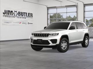 New 2025 Jeep Grand Cherokee Laredo image 1