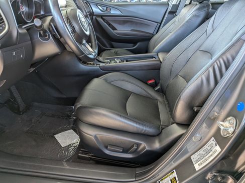 Used 2017 MAZDA MAZDA3 Grand Touring image 11