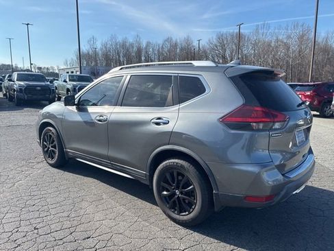 Used 2018 Nissan Rogue SV w/ Premium Package image 6