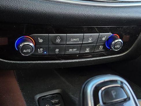 Used 2021 Buick Enclave Avenir w/ Avenir Technology Package image 22