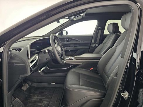 Used 2025 Cadillac Lyriq Luxury w/ LPO, Floor Liner Package AWD/4WD image 19
