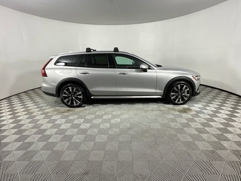 Used 2025 Volvo V60 B5 Cross Country Ultra w/ Protection Package Premier AWD/4WD image 5