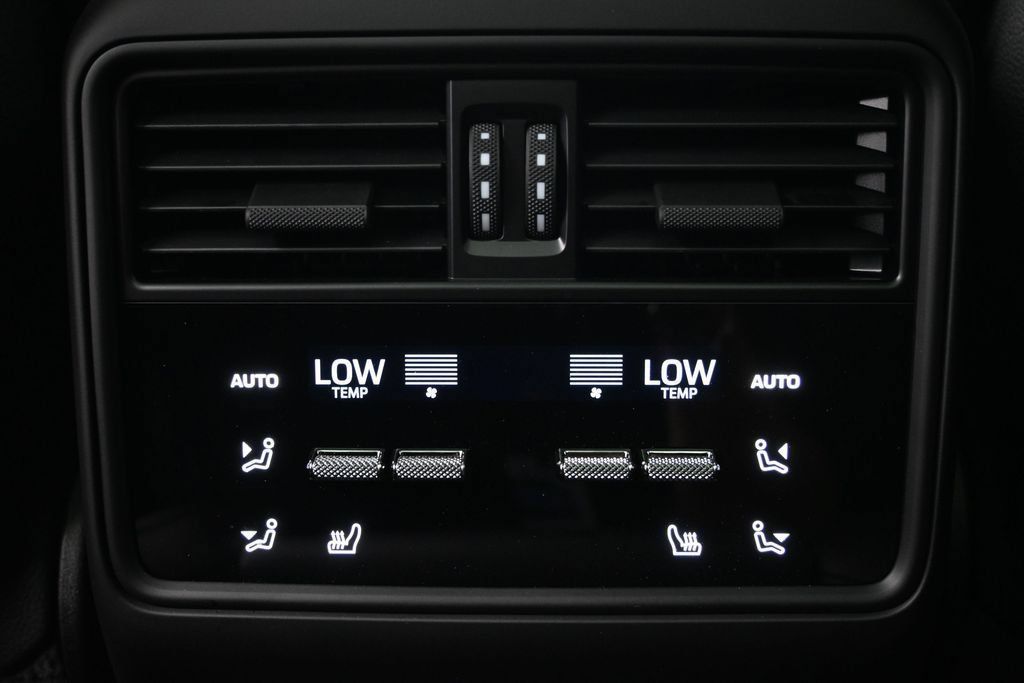 Certified 2026 Porsche Cayenne AWD/4WD image 22