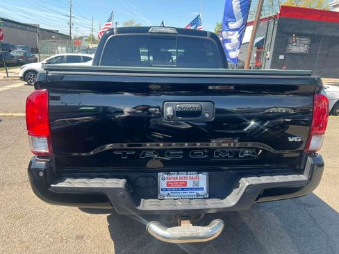 Used 2017 Toyota Tacoma TRD Off-Road image 9