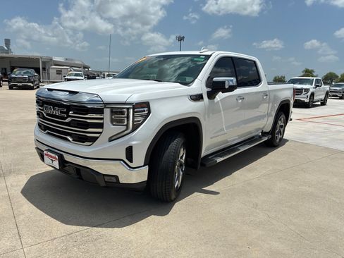 Used 2022 GMC Sierra 1500 SLT w/ SLT Convenience Package RWD image 3