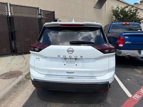 Used 2025 Nissan Rogue SV w/ SV Premium Package FWD image 5