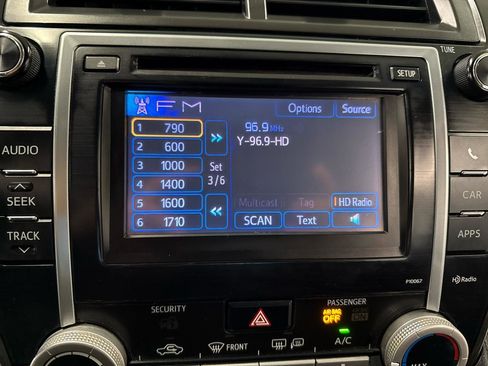 Used 2012 Toyota Camry SE w/ Leather Pkg FWD image 23