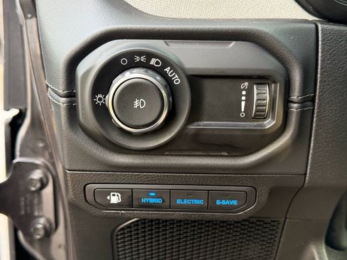 Certified 2025 Jeep Wrangler Unlimited Sahara image 28