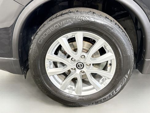 Used 2019 Nissan Rogue SV AWD/4WD image 38