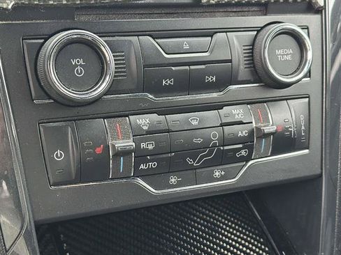 Used 2017 Ford Explorer XLT w/ Equipment Group 202A AWD/4WD image 20