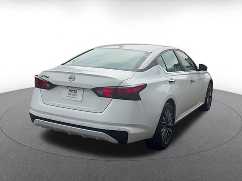 Used 2025 Nissan Altima 2.5 SV FWD image 12