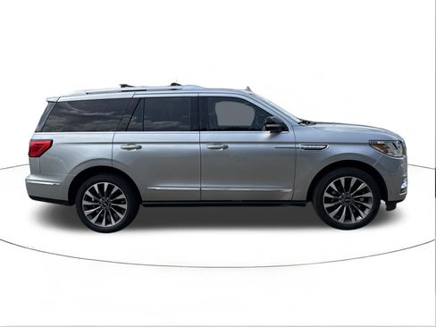 Used 2021 Lincoln Navigator Reserve w/ Luxury Package AWD/4WD image 2