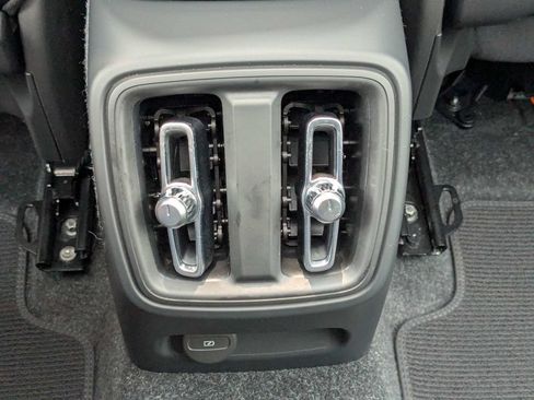 Used 2023 Volvo C40 Recharge Core AWD/4WD image 19