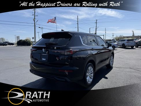 New 2026 Mitsubishi Outlander ES image 9