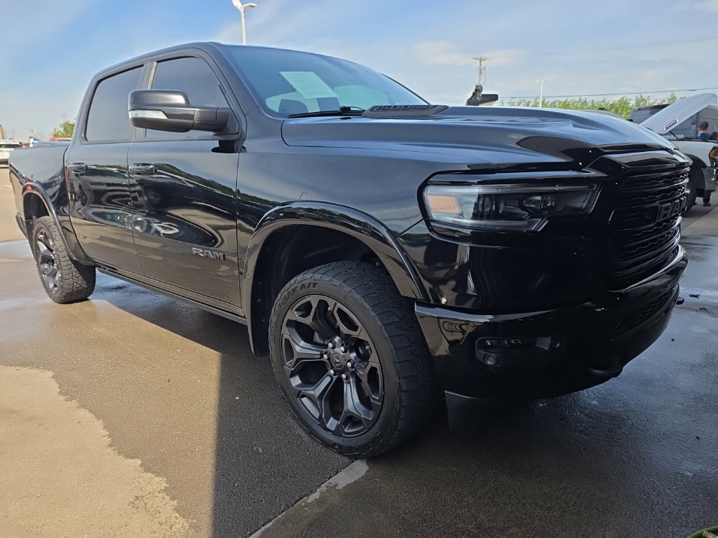Used 2020 RAM 1500 Limited w/ Black Appearance Package AWD/4WD image 3