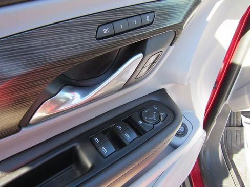 Used 2020 GMC Terrain SLT w/ Preferred Package image 11