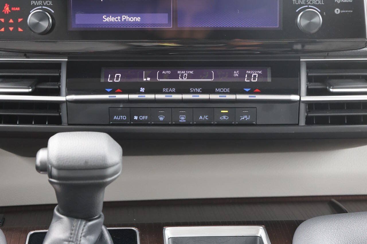 Used 2022 Toyota Sienna LE FWD image 22