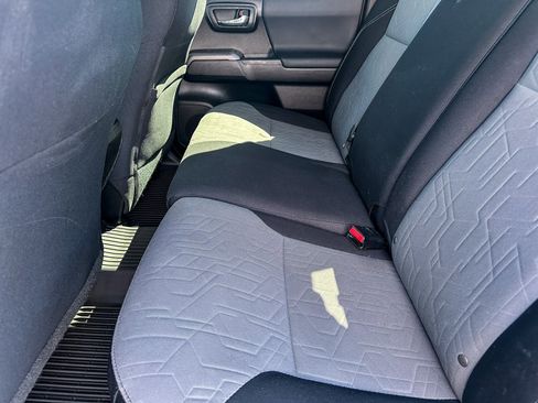 Used 2020 Toyota Tacoma TRD Off-Road w/ Technology Package image 18