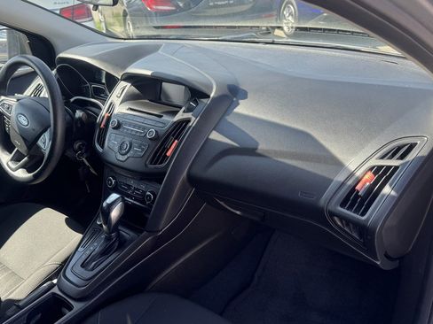 Used 2016 Ford Focus SE image 25