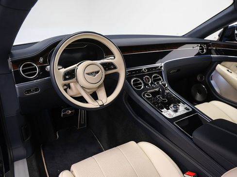 Used 2024 Bentley Continental GT image 2