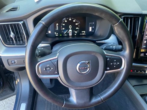 Used 2019 Volvo XC60 T6 Momentum w/ Premium Package AWD/4WD image 12