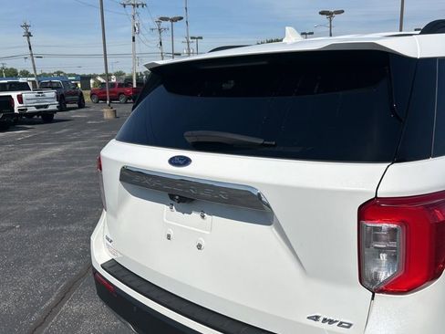 Used 2021 Ford Explorer XLT w/ Equipment Group 202A AWD/4WD image 18