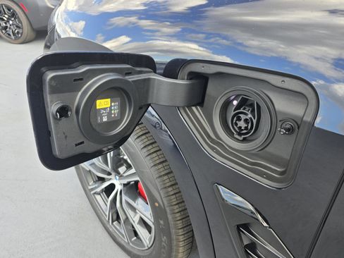 New 2026 BMW X5 xDrive50e w/ M Sport Package image 9